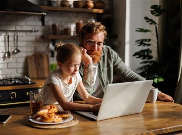 Navigating screen time and online safety with Tweens-Teens: Tips, Tricks & a Handy Discount