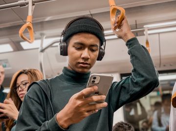 7 easy ways to save on your mobile costs